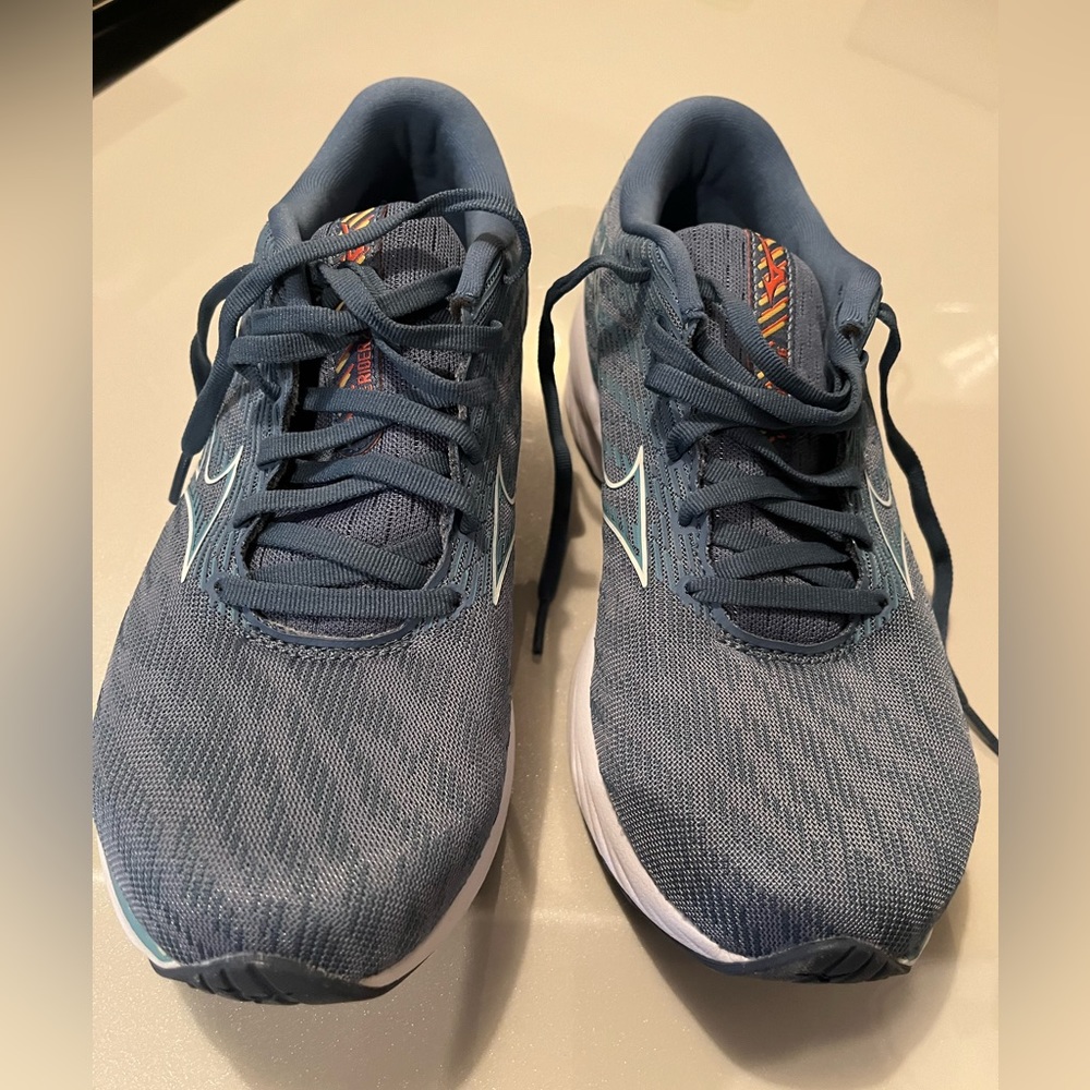 New Mizuno Wave Rider 26  size 8D